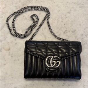 GUCCI Calfskin Matelasse Aria GG Marmont
Chain Wallet Black